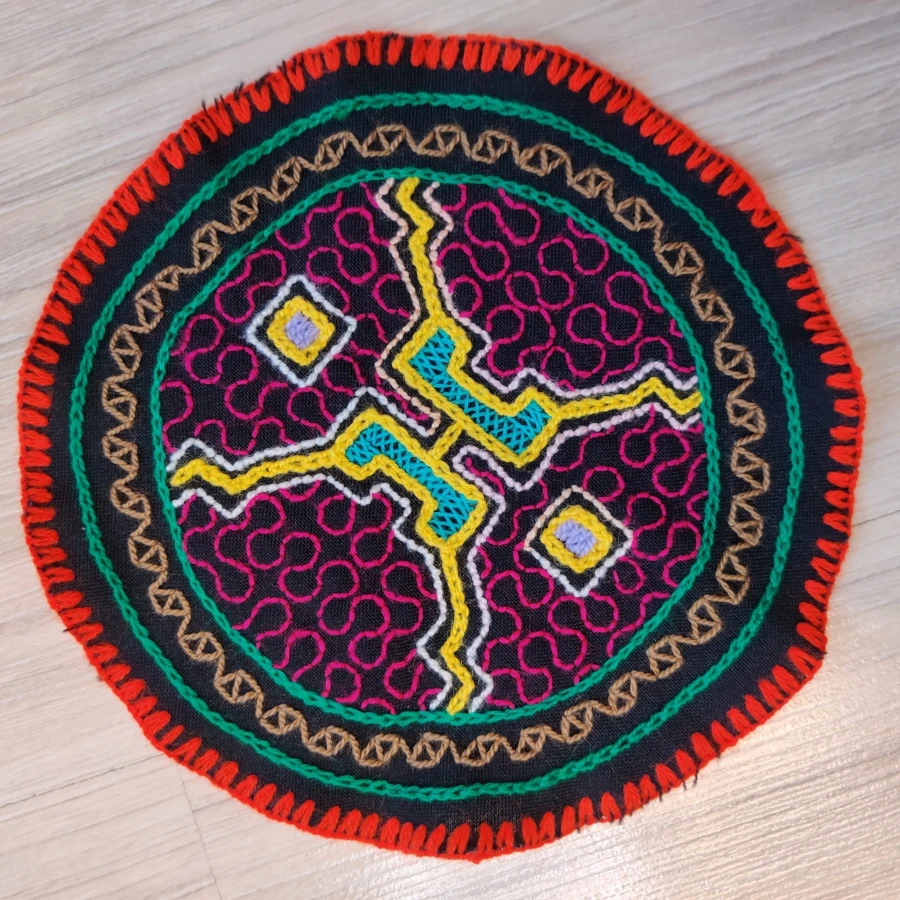 Altar Ceremonialny Haft Rękodzieło Sztuka Shipibo Konibo Art Peru 15 cm