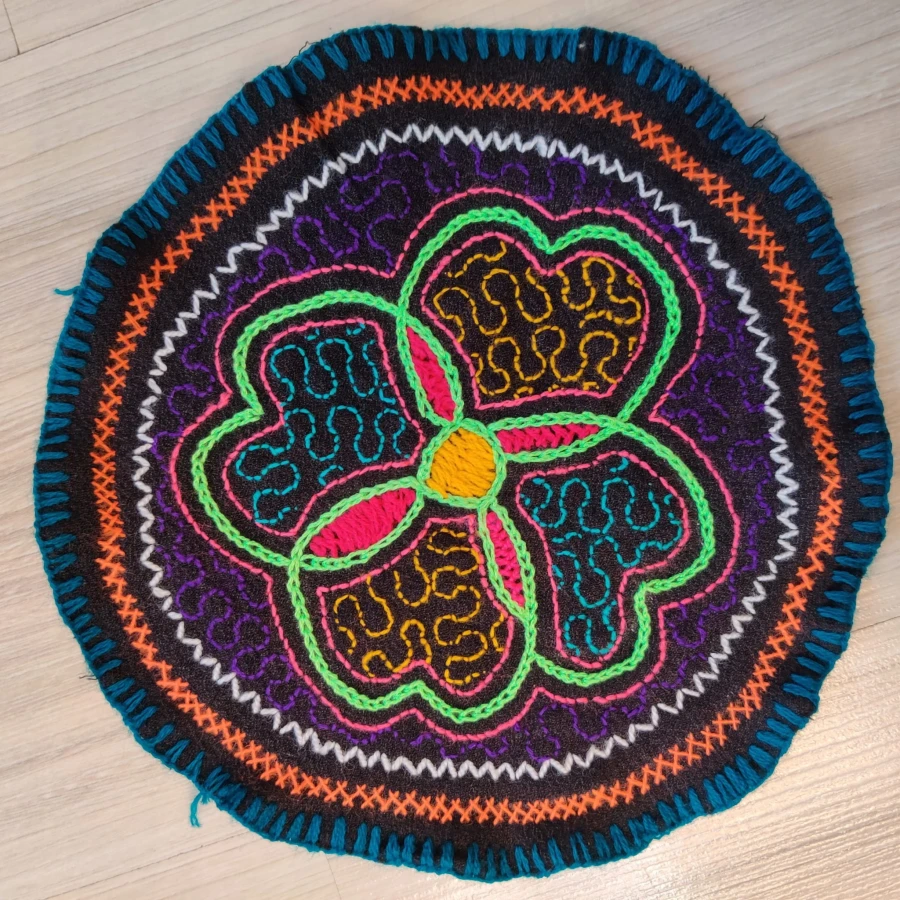Altar Ceremonialny Haft Rękodzieło Sztuka Shipibo Konibo Art Peru 15 cm