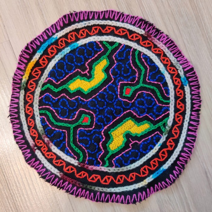 Altar Ceremonialny Haft Rękodzieło Sztuka Shipibo Konibo Art Peru 15-16 cm