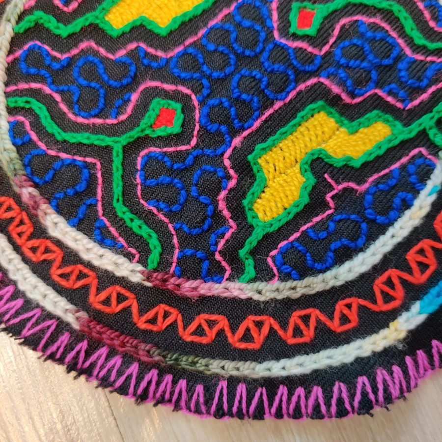 Altar Ceremonialny Haft Rękodzieło Sztuka Shipibo Konibo Art Peru 15-16 cm