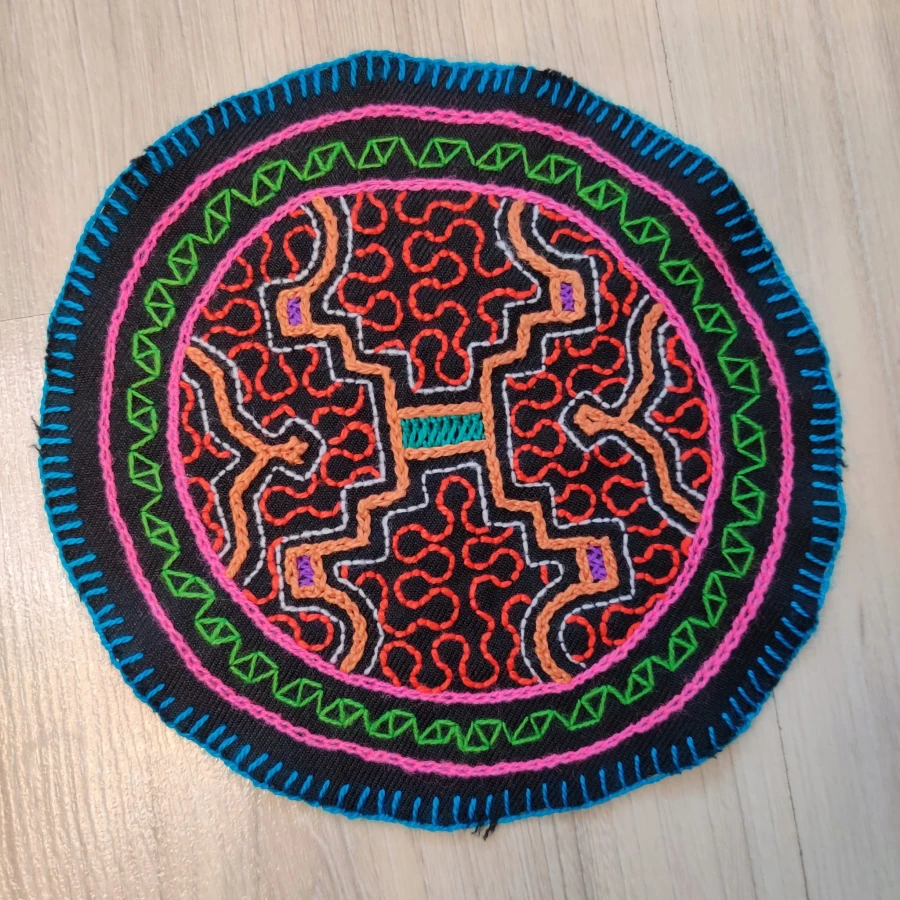 Altar Ceremonialny Haft Rękodzieło Sztuka Shipibo Konibo Art Peru 15-16 cm