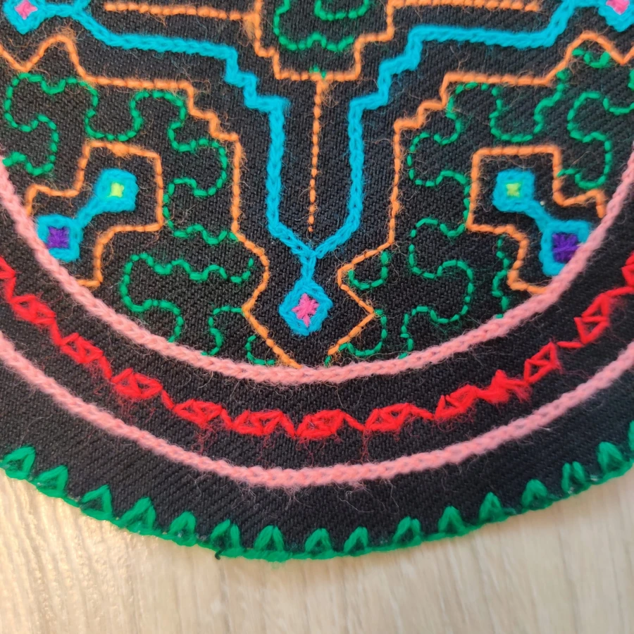 Altar Ceremonialny Haft Rękodzieło Sztuka Shipibo Konibo Art Peru 15 cm