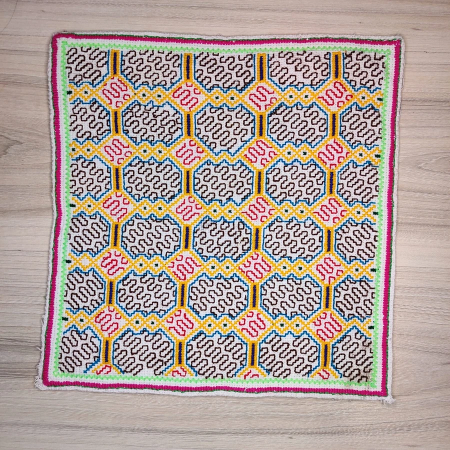 Altar Ceremonialny Haft Rękodzieło Sztuka Shipibo Konibo Art Peru 31x30 cm