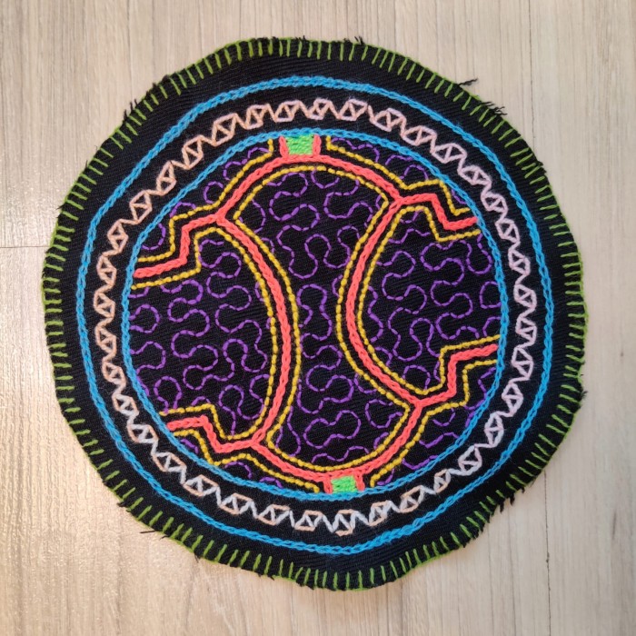 Altar Ceremonialny Haft Rękodzieło Sztuka Shipibo Konibo Art Peru 15-16 cm