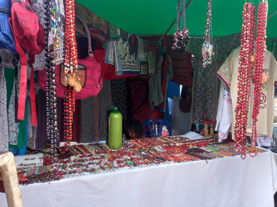 ALTAR CEREMONIALNY Haft Rękodzieło Sztuka Shipibo Konibo Art Peru 30x29 cm