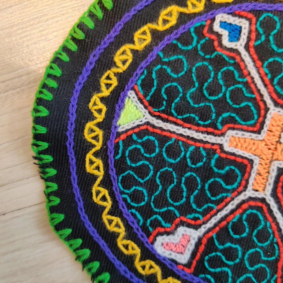 Altar Ceremonialny Haft Rękodzieło Sztuka Shipibo Konibo Art Peru 15-16 cm