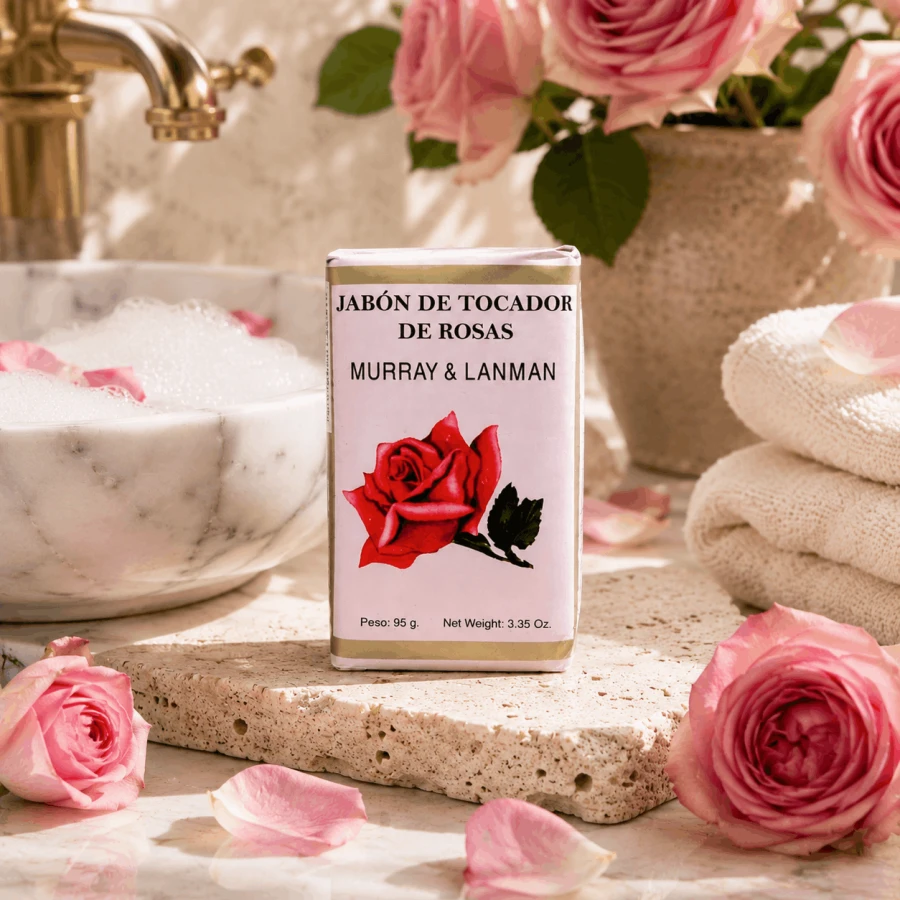Mydło Jabón de Tocador de Rosas Murray &amp; Lanman w kostce na drewnianym blacie